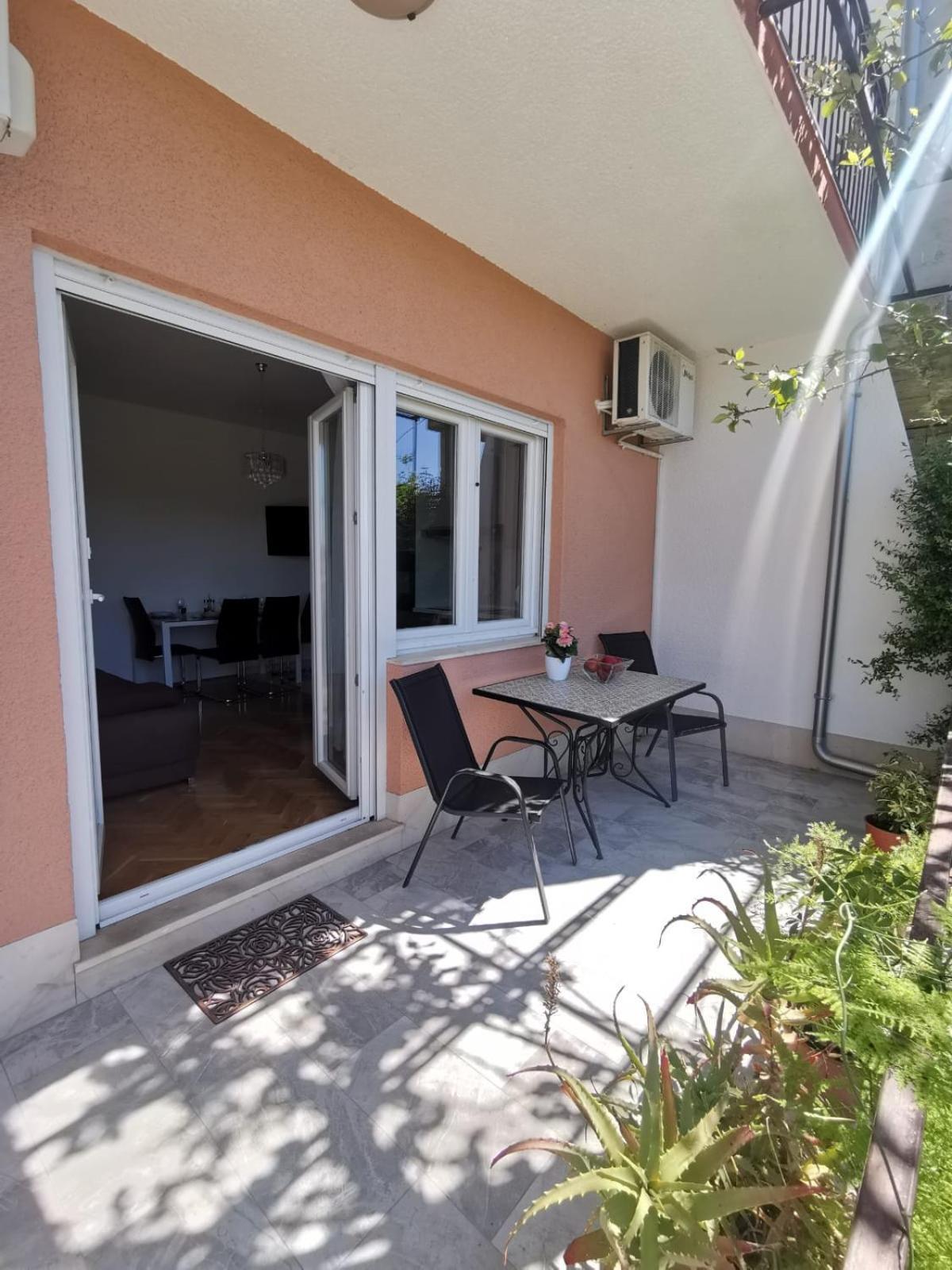 Apartments Mila Kaštela الغرفة الصورة